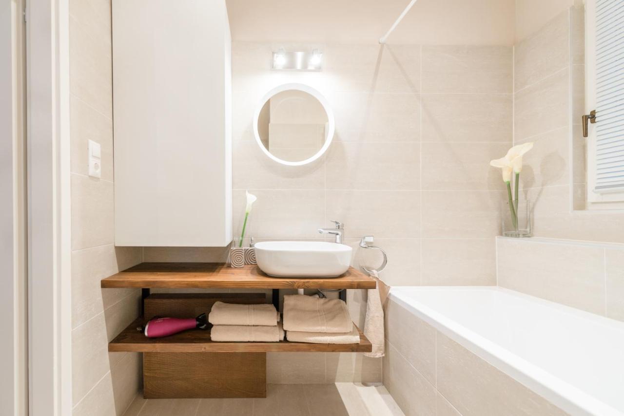 Downtown Heart 3 Bdr, 2 Bath, A/C Apartment บูดาเปสต์ ภายนอก รูปภาพ