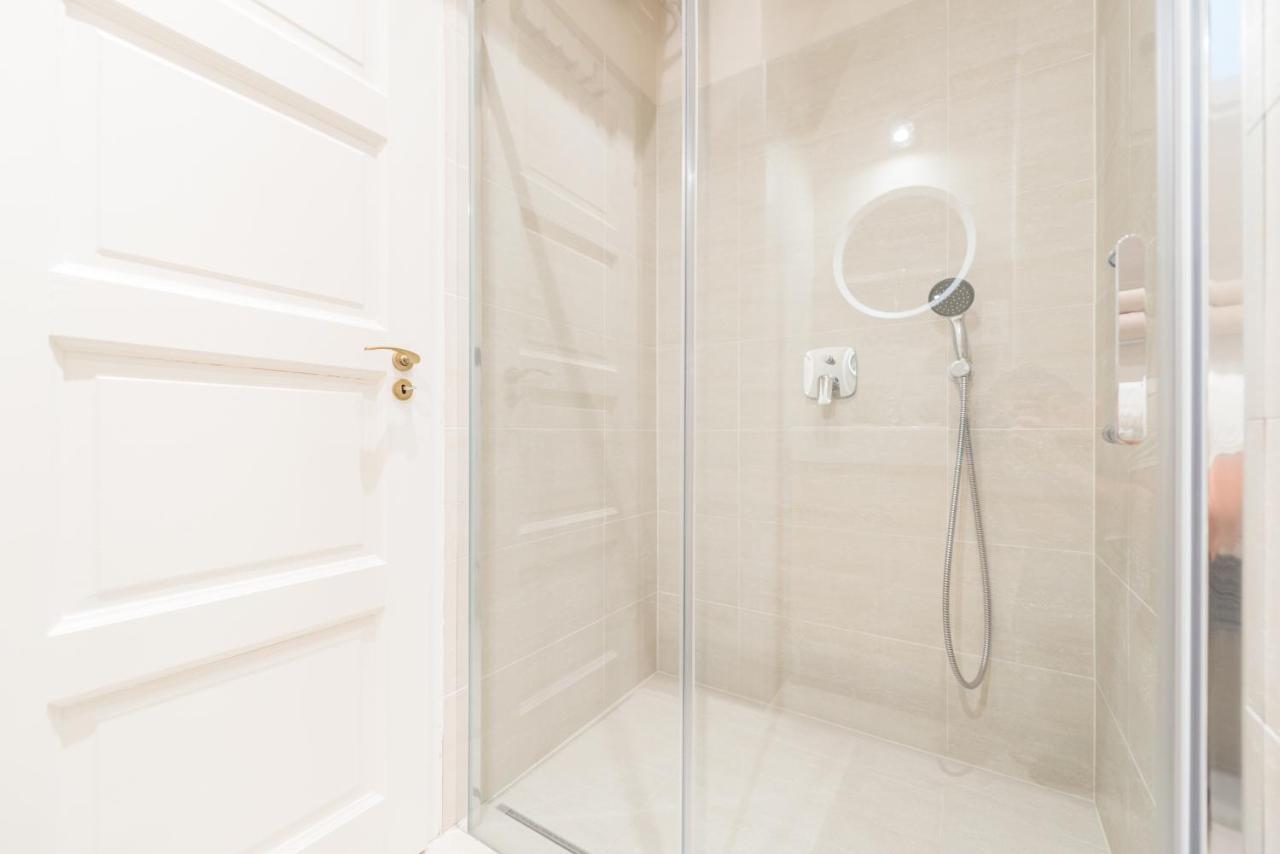 Downtown Heart 3 Bdr, 2 Bath, A/C Apartment บูดาเปสต์ ภายนอก รูปภาพ