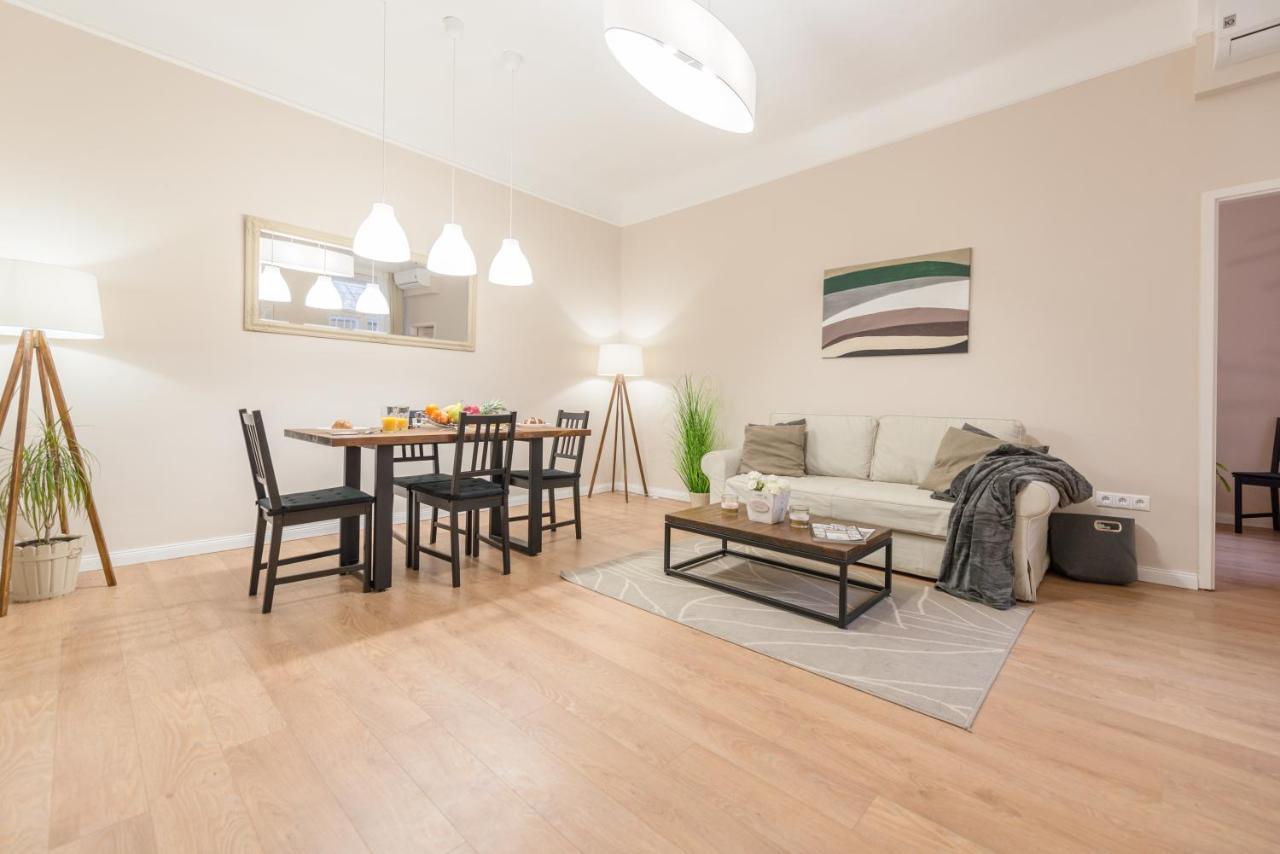 Downtown Heart 3 Bdr, 2 Bath, A/C Apartment บูดาเปสต์ ภายนอก รูปภาพ