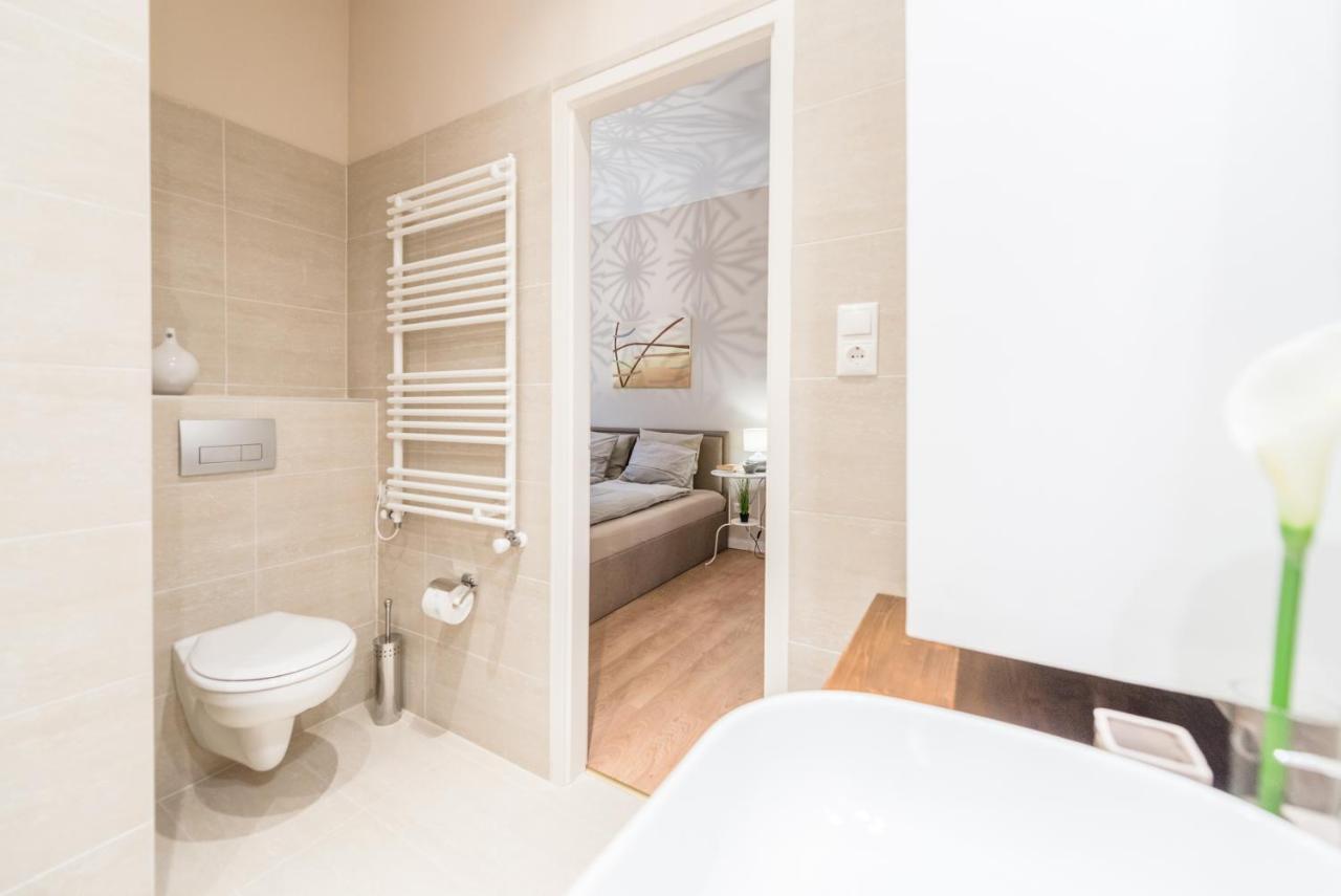 Downtown Heart 3 Bdr, 2 Bath, A/C Apartment บูดาเปสต์ ภายนอก รูปภาพ