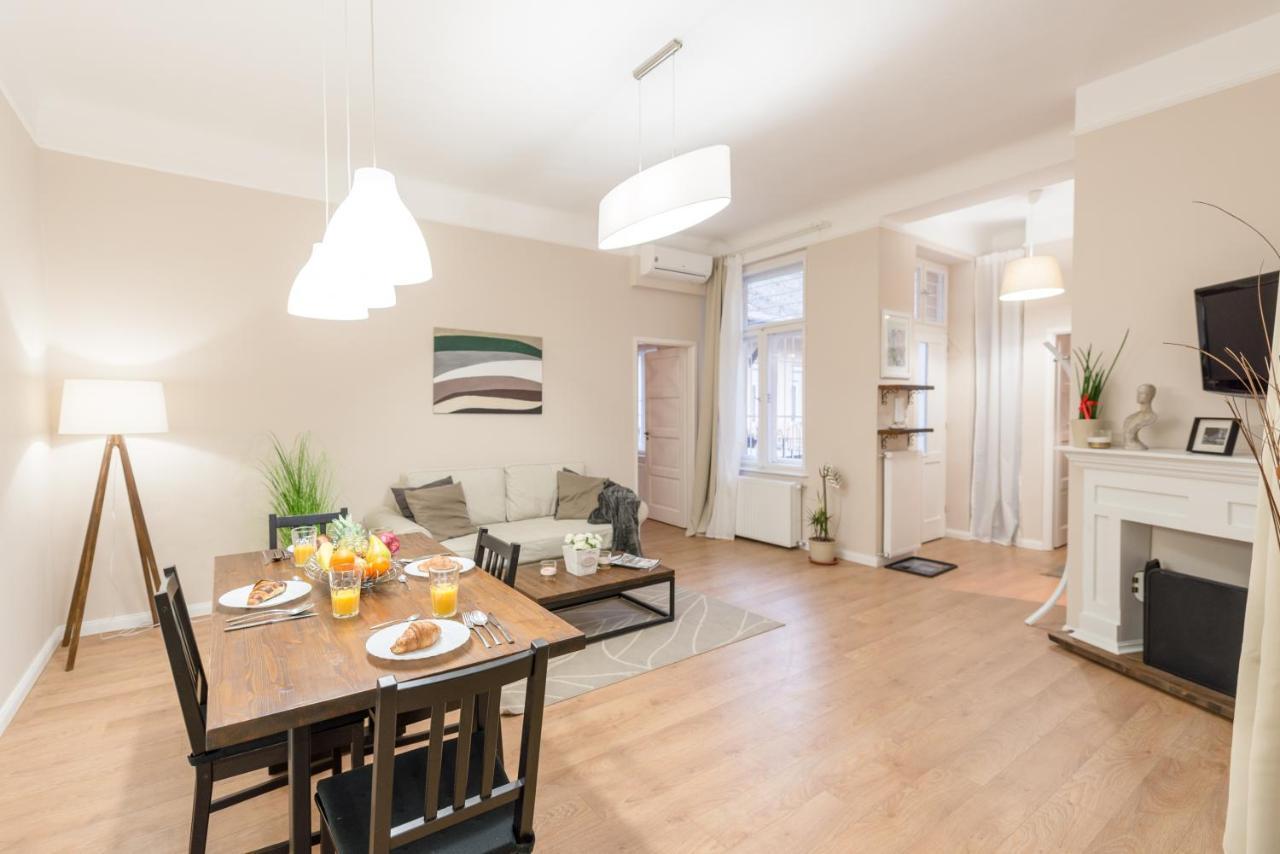 Downtown Heart 3 Bdr, 2 Bath, A/C Apartment บูดาเปสต์ ภายนอก รูปภาพ