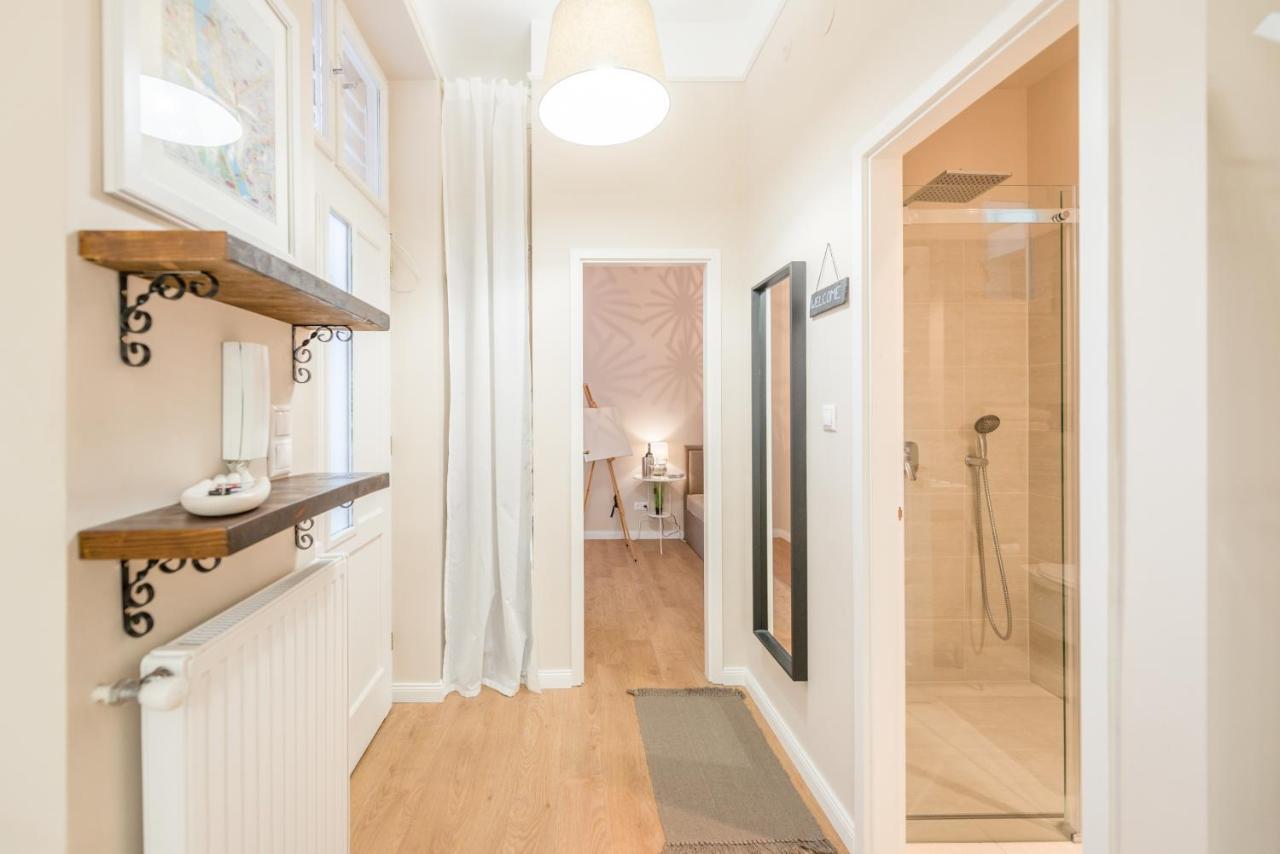 Downtown Heart 3 Bdr, 2 Bath, A/C Apartment บูดาเปสต์ ภายนอก รูปภาพ